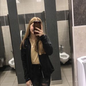 Meet your Posher, Julia